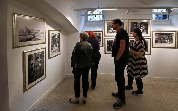 150-letnico Cinkarne obeležili s spominsko razstavo Pelikanovih fotografij