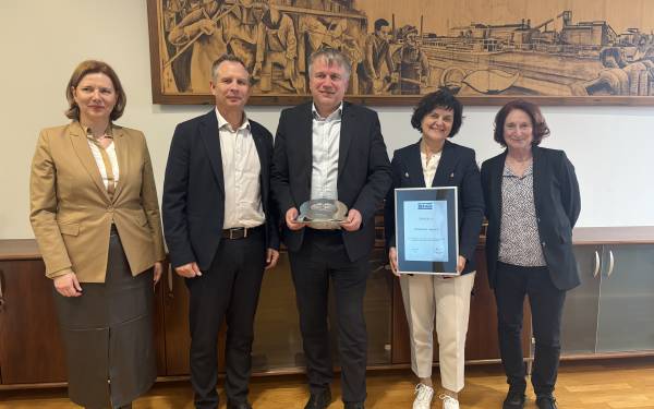 Cinkarna Celje prejela zahvalo SIQ za dolgoletno partnerstvo in zaupanje