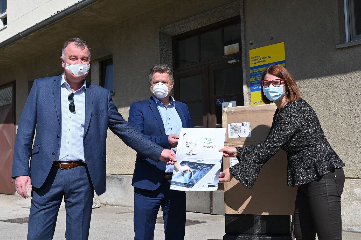 Cinkarna Celje Splošni bolnišnici Celje donirala sredstva za nakup respiratorja